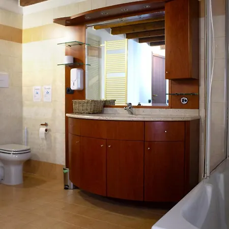 Apartment Iris Air Conditioning - Free Parking - Wifi - Self Check-in Bergamo