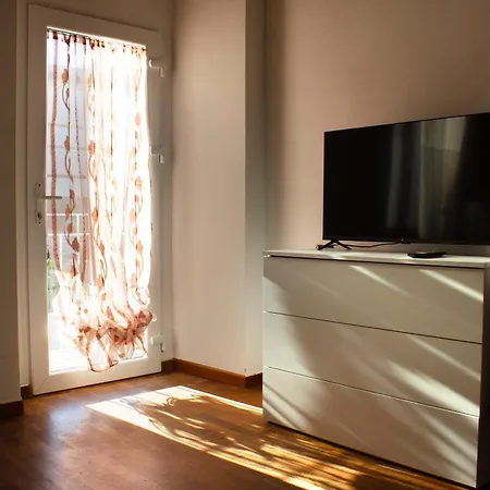 Apartment Iris Air Conditioning - Free Parking - Wifi - Self Check-in Bergamo
